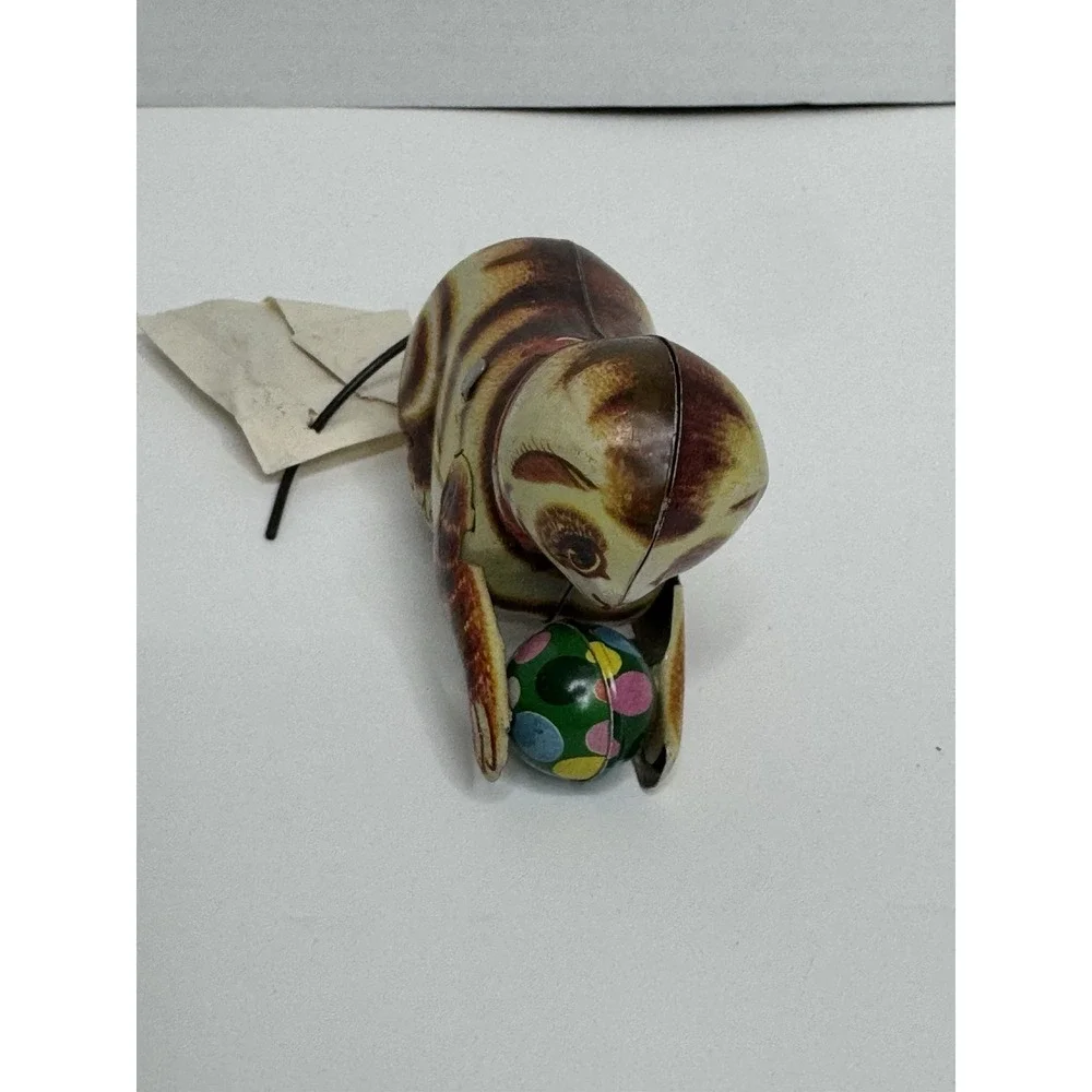 New Old Stock VTG DA GUENMAO WIND UP TIN LITHO TOY CAT & BALL IN BOX‎ W/ KEY